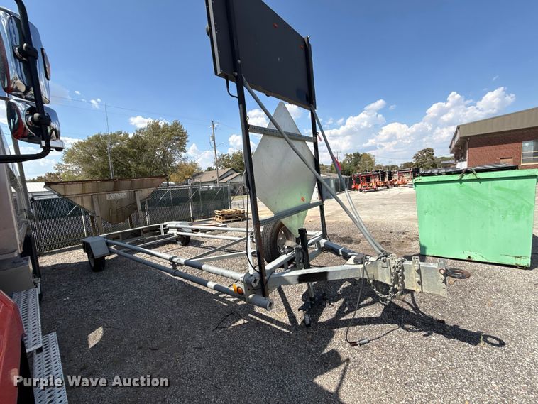 image for item DZ4326 2011 Trinity Vorteq crash attenuator trailer