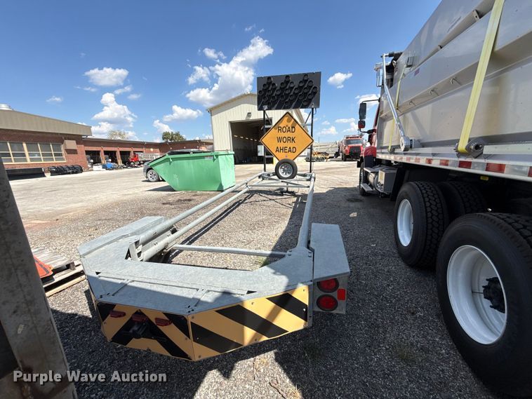 image for item DZ4326 2011 Trinity Vorteq crash attenuator trailer