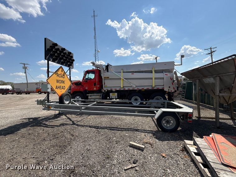 image for item DZ4326 2011 Trinity Vorteq crash attenuator trailer