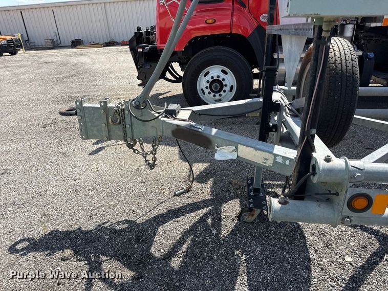 image for item DZ4326 2011 Trinity Vorteq crash attenuator trailer