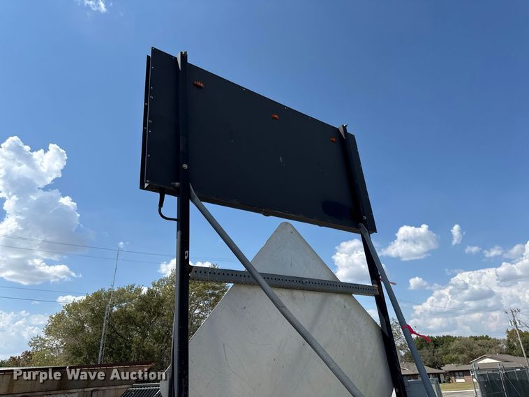 image for item DZ4326 2011 Trinity Vorteq crash attenuator trailer
