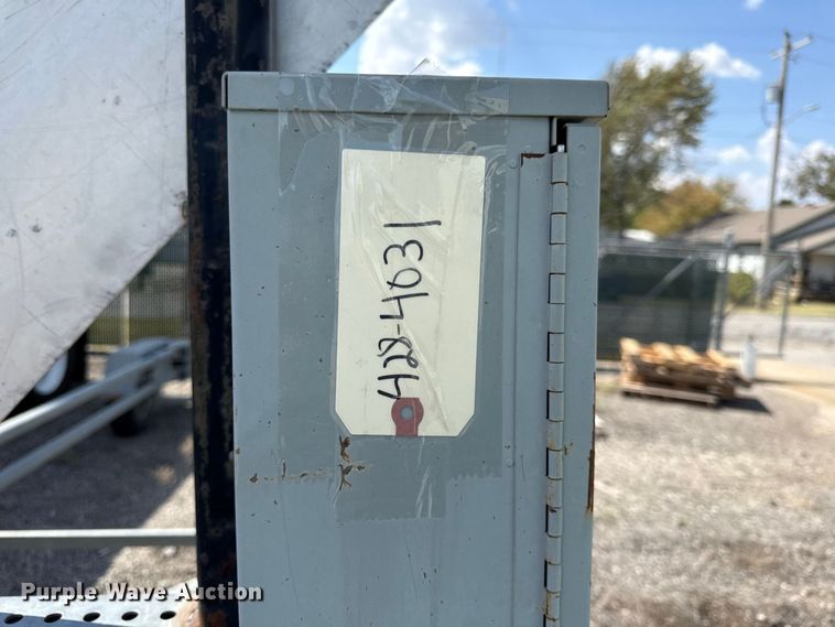 image for item DZ4326 2011 Trinity Vorteq crash attenuator trailer