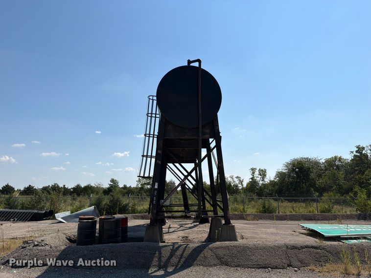 image for item EB8283 Asphalt storage tank