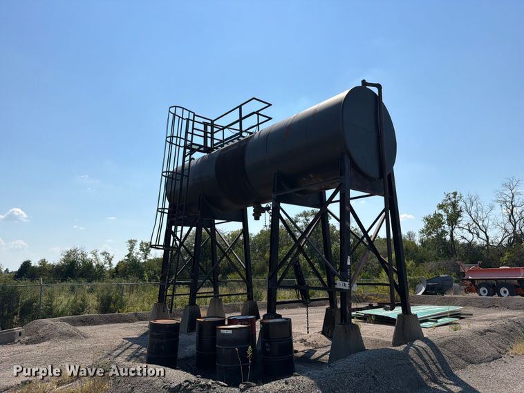 image for item EB8283 Asphalt storage tank