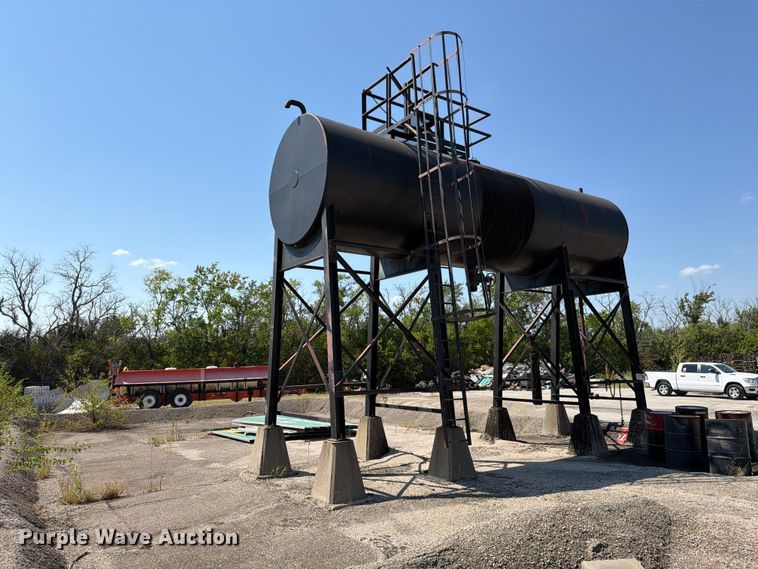 image for item EB8283 Asphalt storage tank