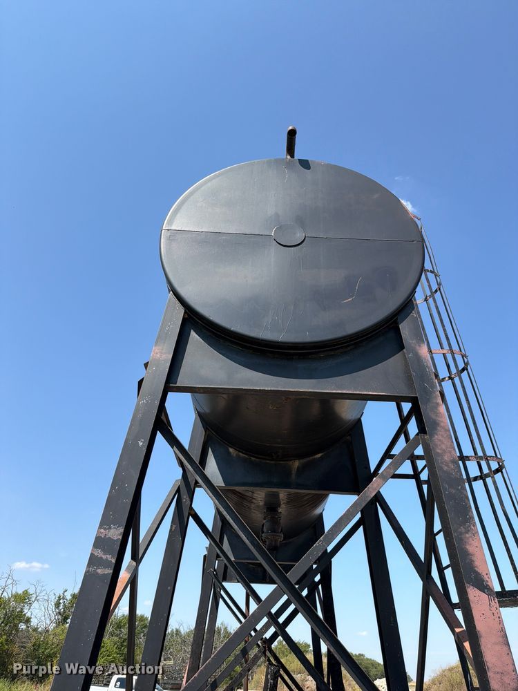 image for item EB8283 Asphalt storage tank