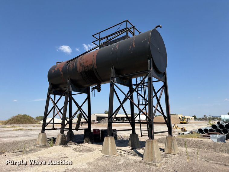 image for item EB8283 Asphalt storage tank