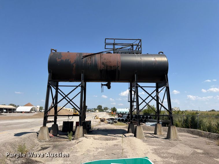 image for item EB8283 Asphalt storage tank