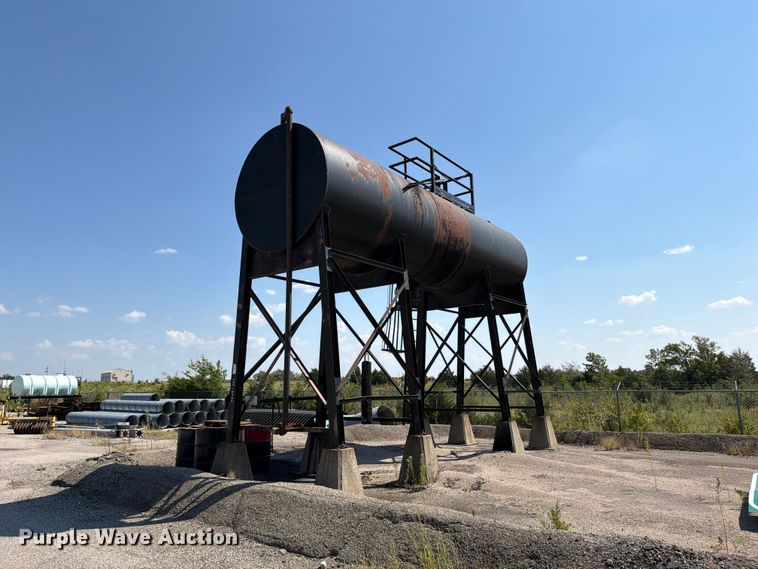 image for item EB8283 Asphalt storage tank