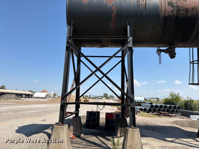 image for item EB8283 Asphalt storage tank