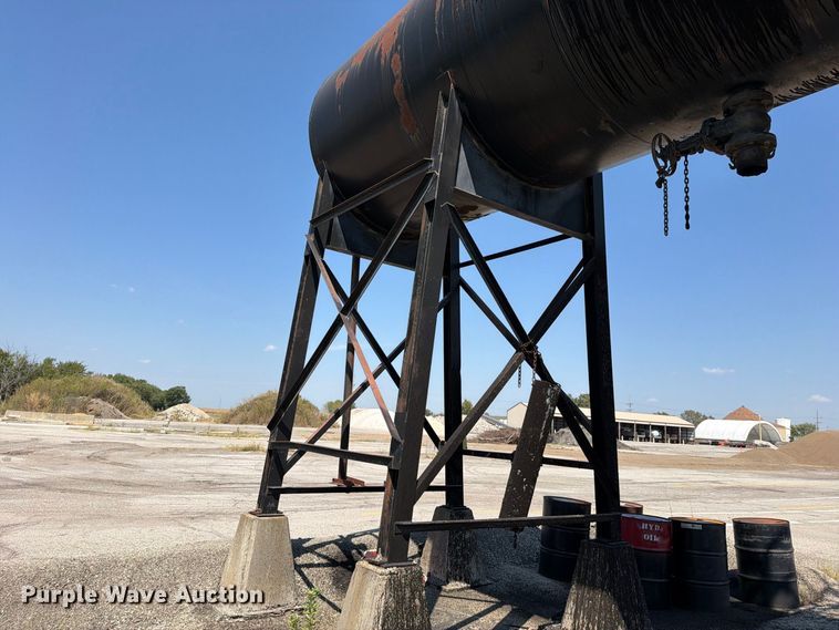 image for item EB8283 Asphalt storage tank