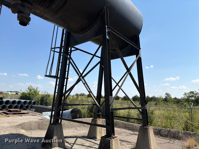 image for item EB8283 Asphalt storage tank