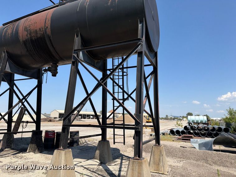 image for item EB8283 Asphalt storage tank