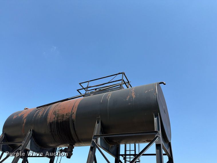 image for item EB8283 Asphalt storage tank