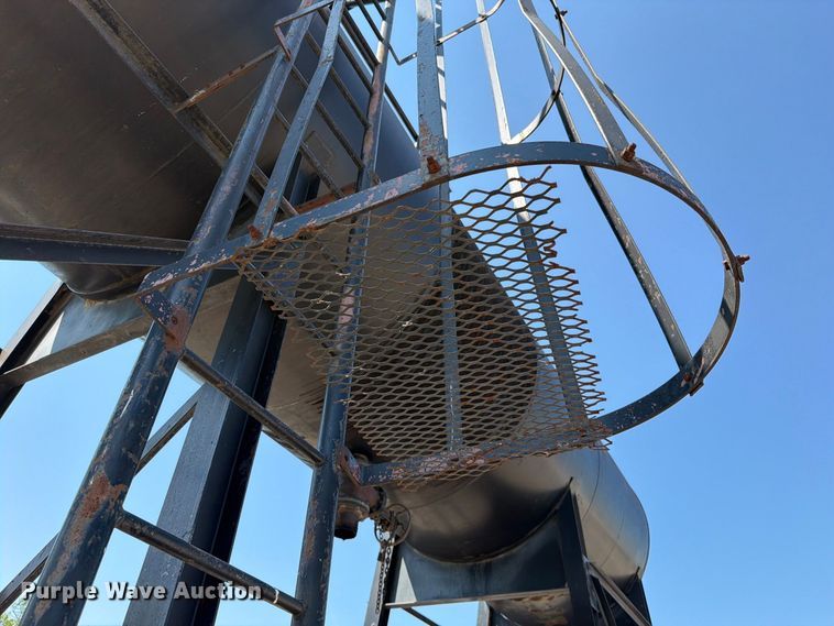 image for item EB8283 Asphalt storage tank