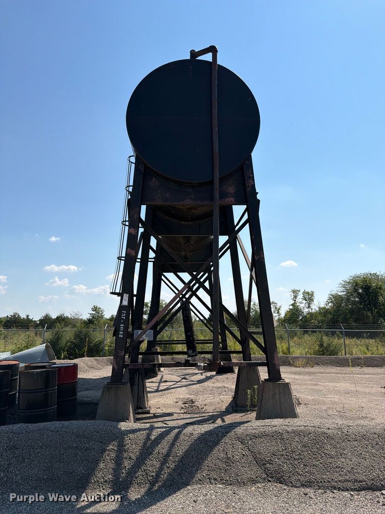 image for item EB8283 Asphalt storage tank