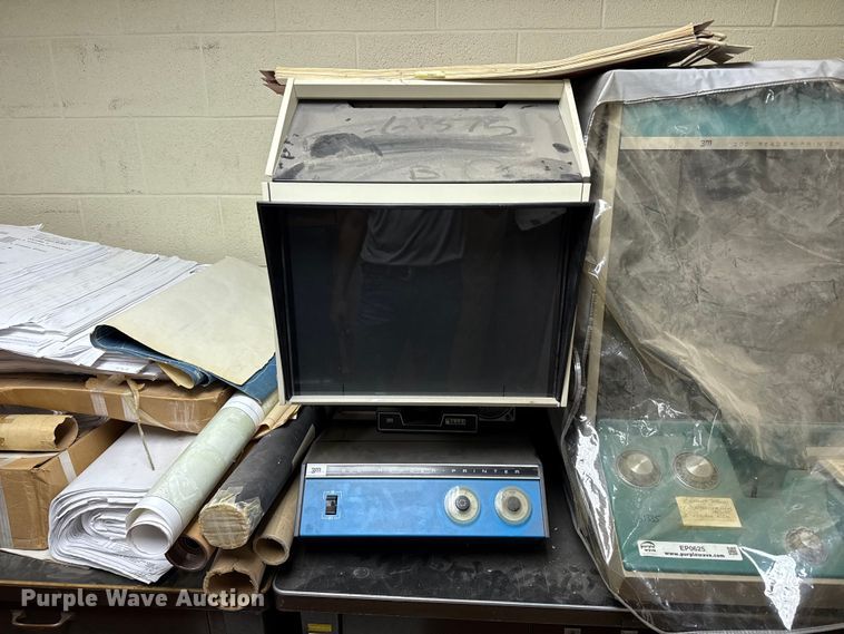 1977 3M 500 microfilm reader