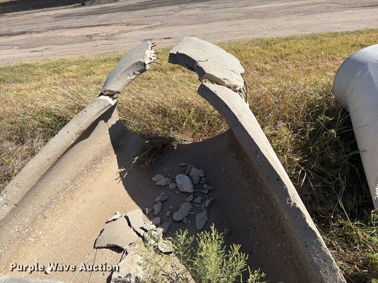 image for item EP7586 (33) concrete culverts
