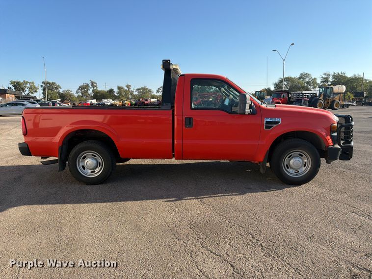 image for item EP7592 2010 Ford F250 Super Duty pickup truck
