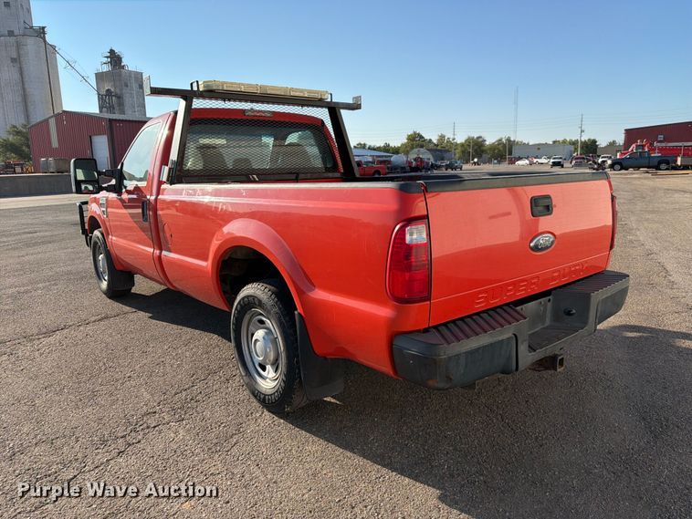 image for item EP7592 2010 Ford F250 Super Duty pickup truck