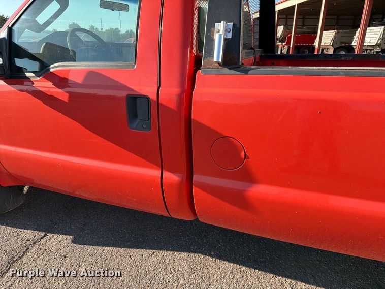 image for item EP7592 2010 Ford F250 Super Duty pickup truck