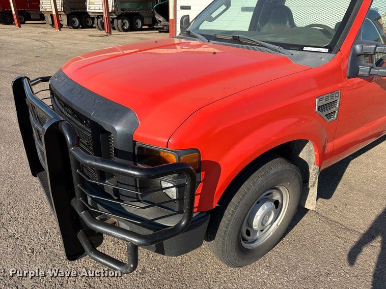 image for item EP7592 2010 Ford F250 Super Duty pickup truck