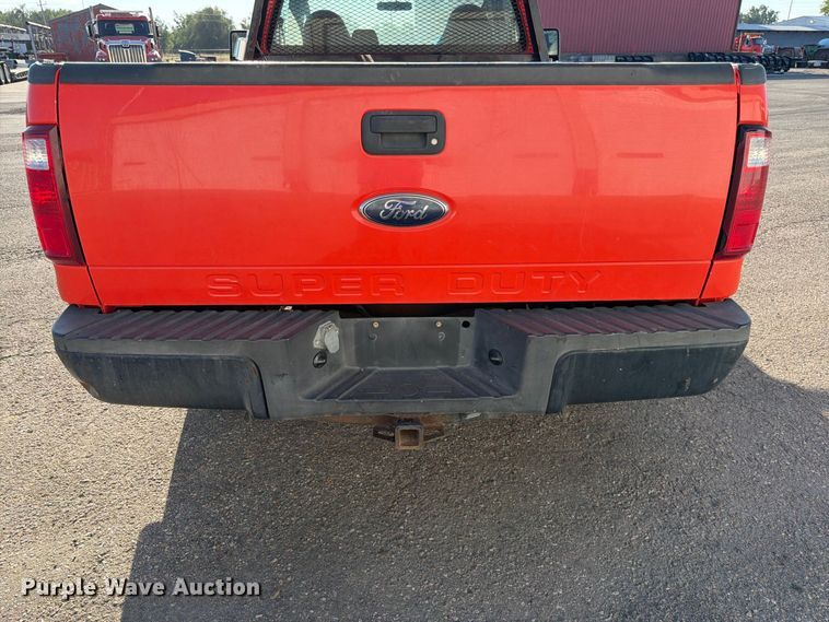 image for item EP7592 2010 Ford F250 Super Duty pickup truck