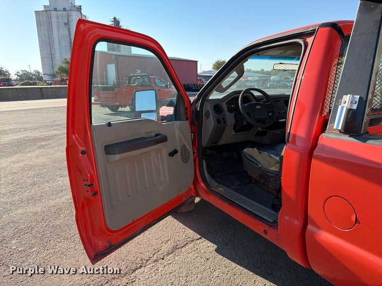 image for item EP7592 2010 Ford F250 Super Duty pickup truck