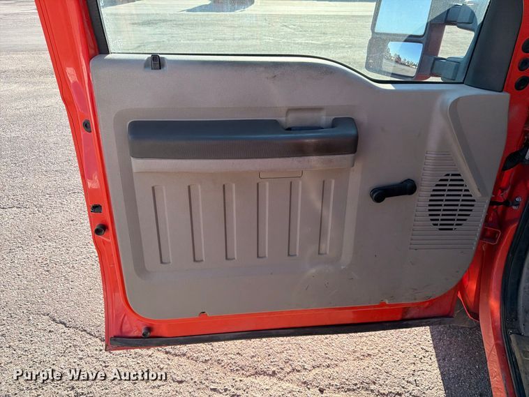 image for item EP7592 2010 Ford F250 Super Duty pickup truck