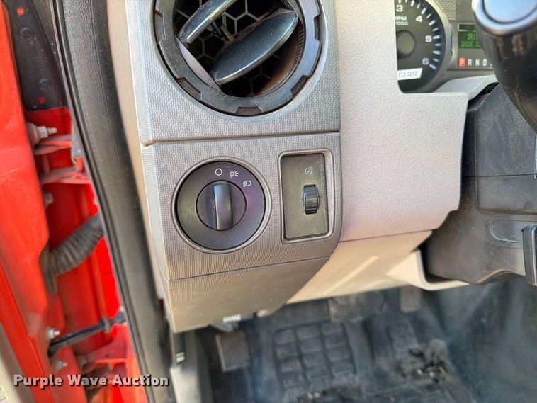 image for item EP7592 2010 Ford F250 Super Duty pickup truck