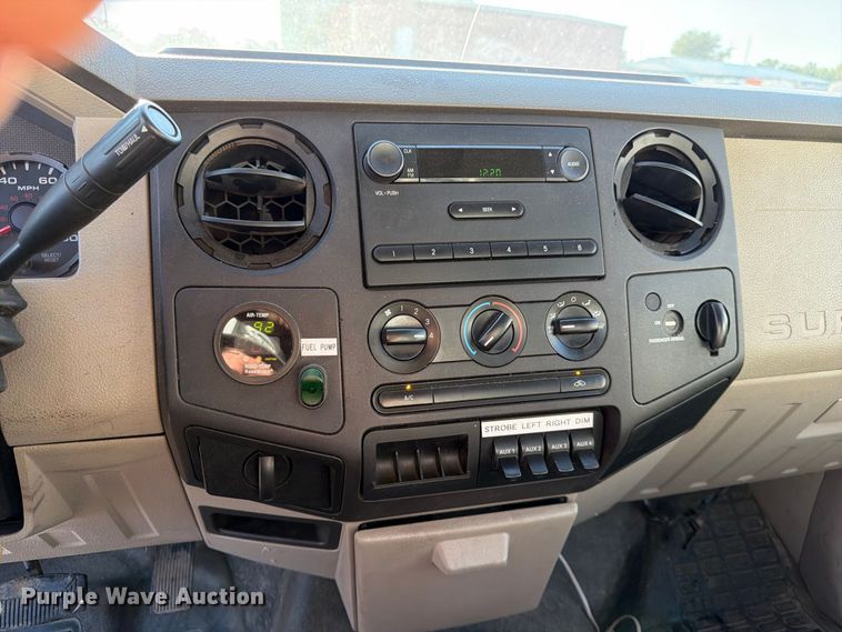 image for item EP7592 2010 Ford F250 Super Duty pickup truck