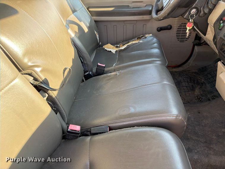 image for item EP7592 2010 Ford F250 Super Duty pickup truck