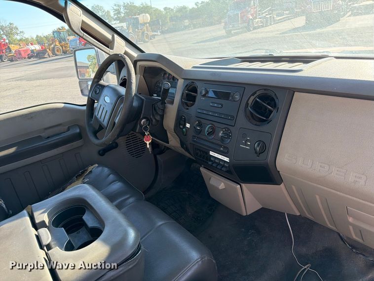 image for item EP7592 2010 Ford F250 Super Duty pickup truck