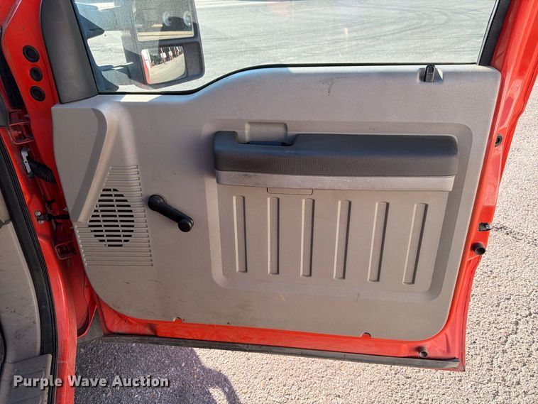 image for item EP7592 2010 Ford F250 Super Duty pickup truck