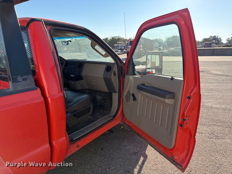 image for item EP7592 2010 Ford F250 Super Duty pickup truck