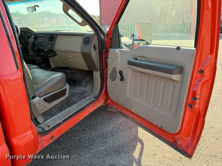 image for item EP7593 2008 Ford F250 Super Duty pickup truck