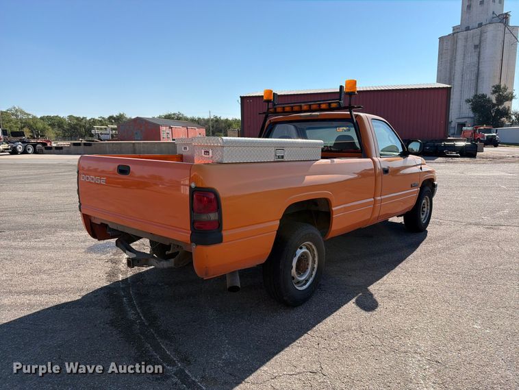 image for item EP7602 2001 Dodge Ram 2500 pickup truck