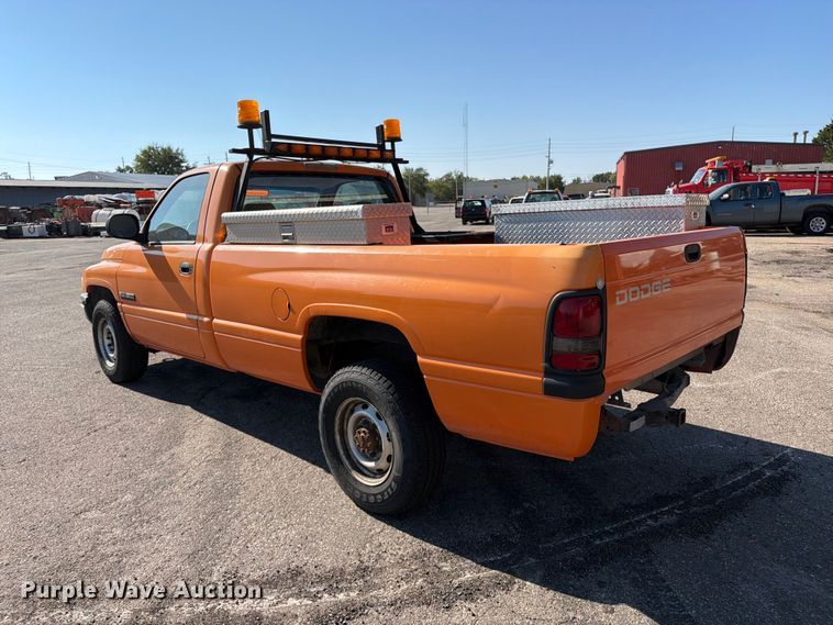 image for item EP7602 2001 Dodge Ram 2500 pickup truck