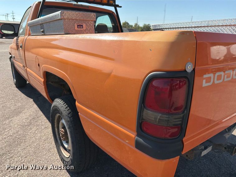 image for item EP7602 2001 Dodge Ram 2500 pickup truck