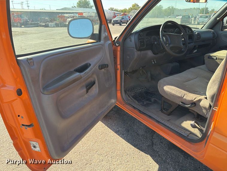 image for item EP7602 2001 Dodge Ram 2500 pickup truck