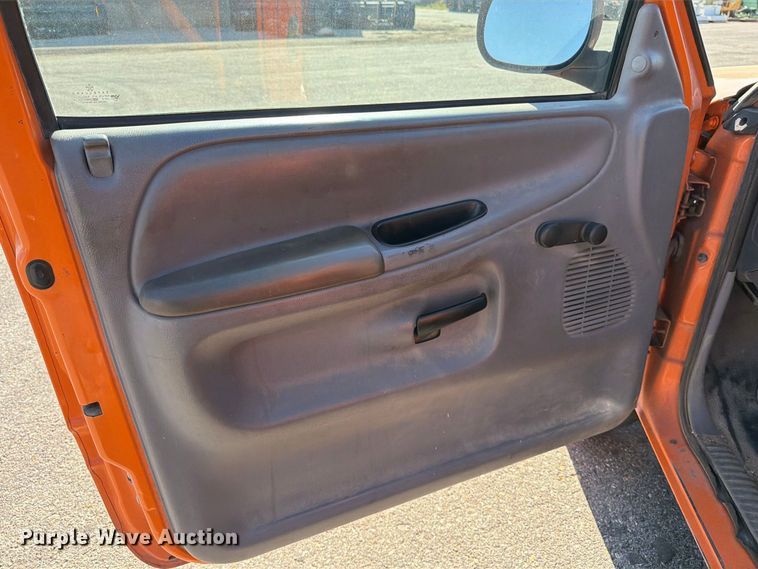 image for item EP7602 2001 Dodge Ram 2500 pickup truck