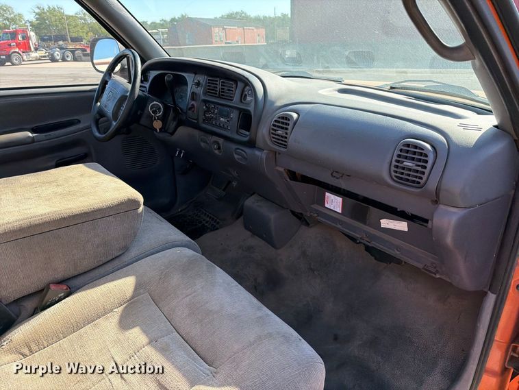 image for item EP7602 2001 Dodge Ram 2500 pickup truck