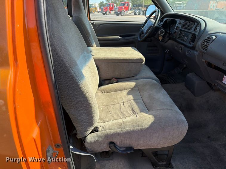 image for item EP7602 2001 Dodge Ram 2500 pickup truck