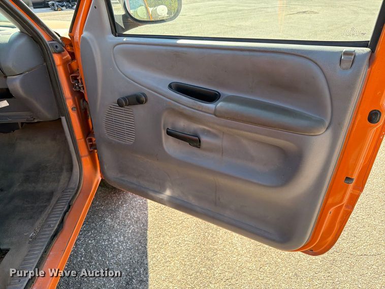 image for item EP7602 2001 Dodge Ram 2500 pickup truck