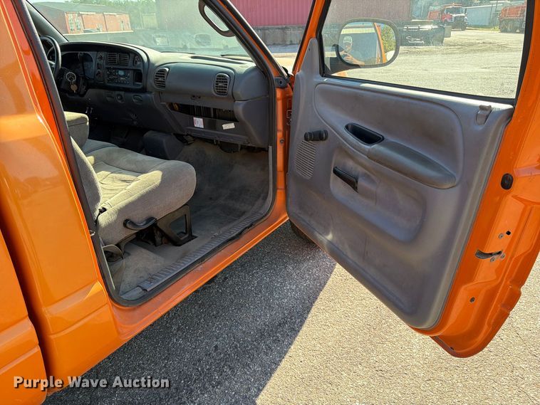 image for item EP7602 2001 Dodge Ram 2500 pickup truck
