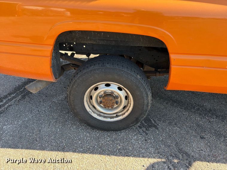 image for item EP7602 2001 Dodge Ram 2500 pickup truck