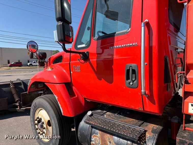 image for item EP7604 2007 International WorkStar 7400 dump truck