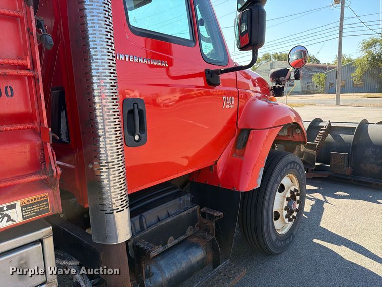 image for item EP7604 2007 International WorkStar 7400 dump truck