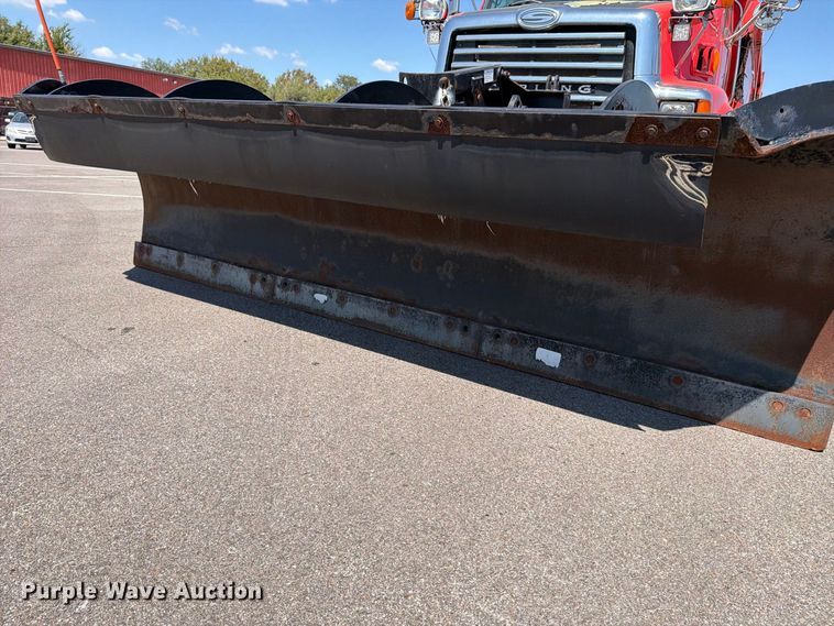 image for item EP7605 2009 Sterling L7500 dump truck