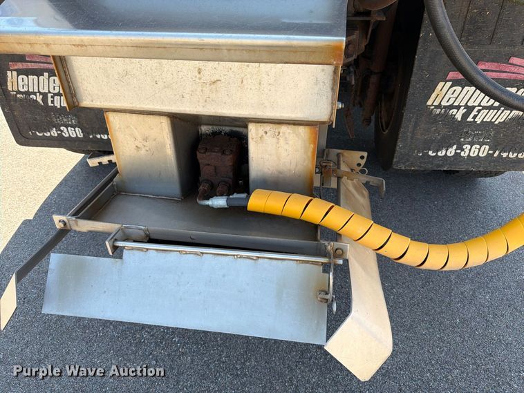 image for item EP7605 2009 Sterling L7500 dump truck
